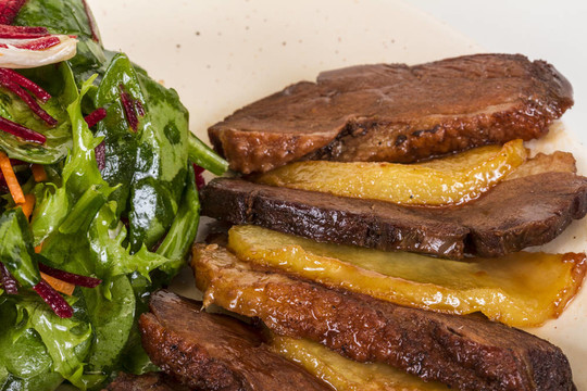 鴨肉；土豆泥加松露油；無(wú)花果和茴香汁