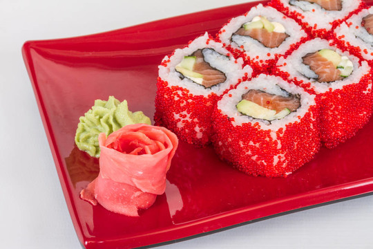 魚子辣真希壽司，熱輥與各種不同類型的Tobiko（飛魚卵）外。三文魚；鱷梨和生菜