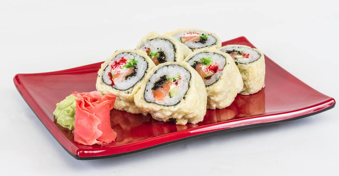 日本料理天婦羅壽司-真希（油炸鮭魚魚子魚子和奶油奶酪；卷內(nèi)）