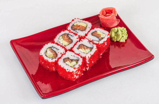 魚子辣真希壽司，熱輥與各種不同類型的Tobiko（飛魚卵）外。三文魚；鱷梨和生菜