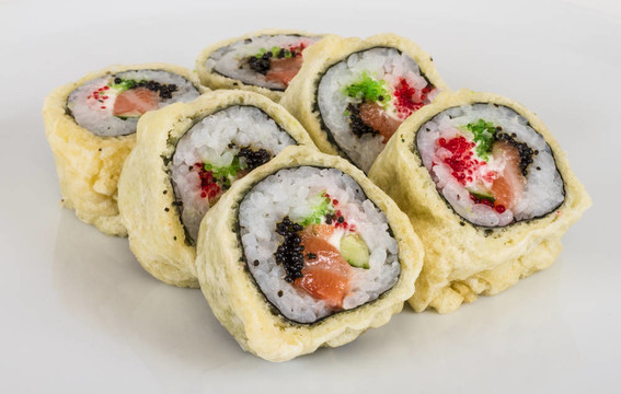 日本料理天婦羅壽司-真希（油炸鮭魚魚子魚子和奶油奶酪；卷內(nèi)）
