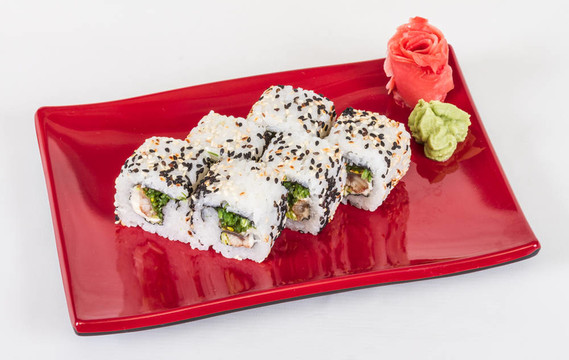 日本的傳統(tǒng)美食-- Maki Roll紫菜；奶油奶酪和鰻魚。白色背景隔離