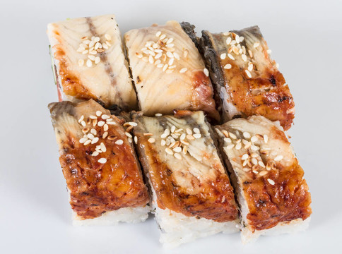 日本傳統(tǒng)美食- Maki Roll黃瓜，奶油奶酪和生鮭魚和鰻魚