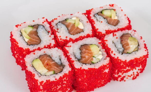 魚子辣真希壽司，熱輥與各種不同類型的Tobiko（飛魚卵）外。三文魚；鱷梨和生菜