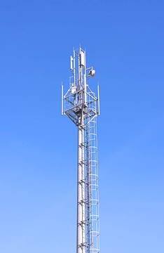帶天線的電信塔
