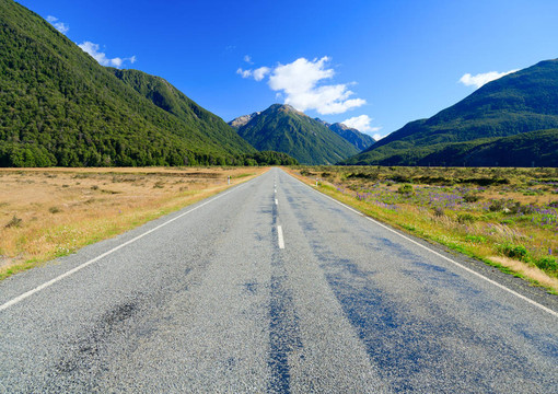 空的山區(qū)公路