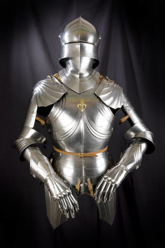 中世紀(jì)騎士盔甲。士兵對(duì)對(duì)手武器的金屬防護(hù)