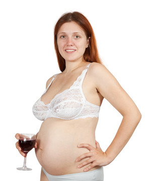 孕婦抱酒