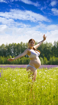 懷孕7個(gè)月的女人