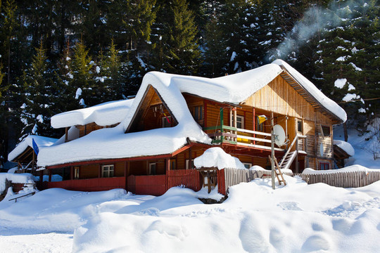 雪中木屋