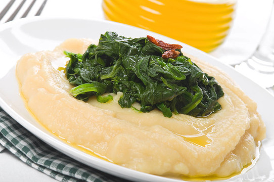 蠶豆醬菠菜。Pur？迪最喜歡的E spinaci。