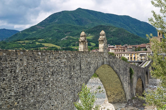 駝背橋。博比奧。Emilia Romagna。意大利.
