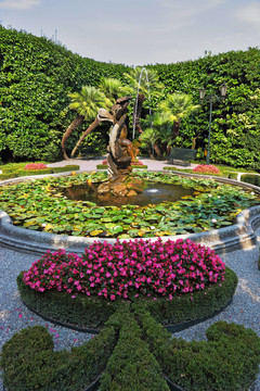 雄偉的公園與雕像