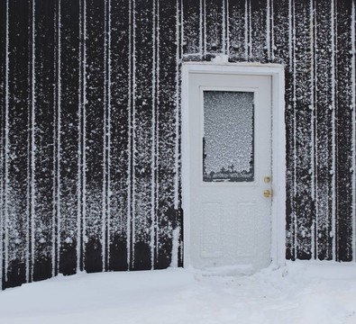 冰霜覆盖的门