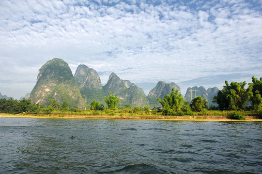 在陽(yáng)朔桂林美麗的喀斯特景觀；中國(guó)