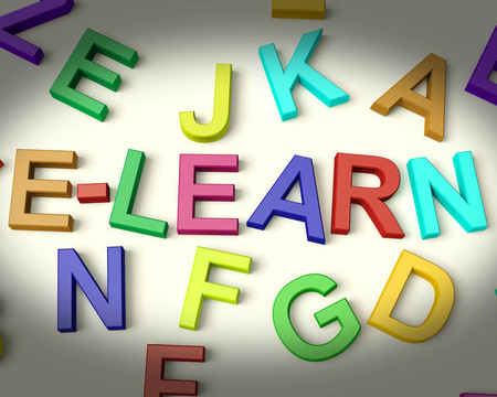 用五彩的塑料孩子字母ELearn
