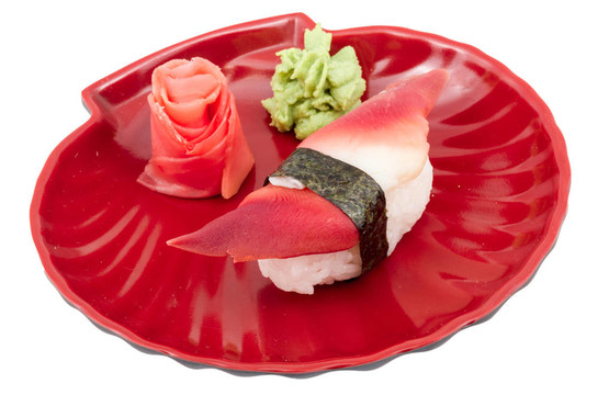 Hokkigai Mollusc sushi在白色背景