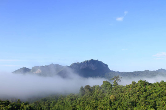 山上的大氣早晨；泰國(guó)