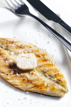 與魚黃油烤鯖魚
