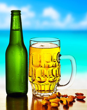 海灘上的冷啤酒