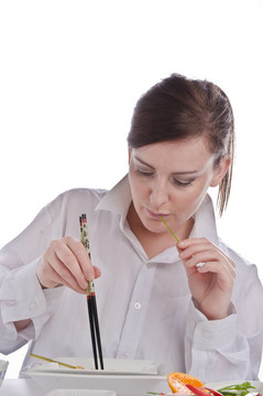 女人用筷子