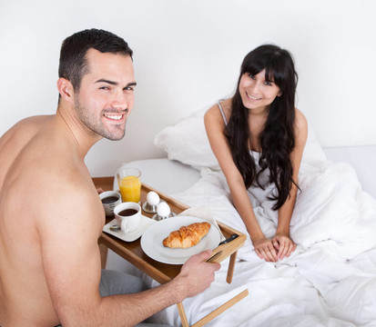 男人給妻子帶早餐