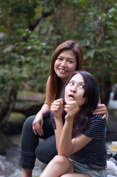 兩位亞洲朋友泰國美女