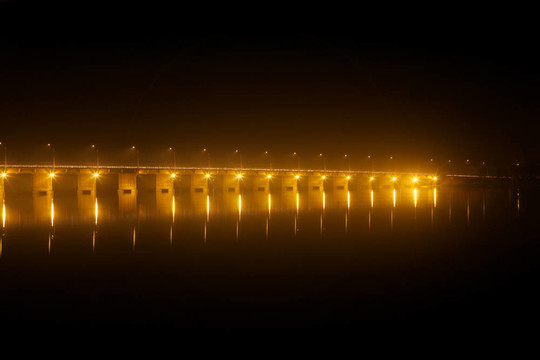 Pont des烈士橋夜景