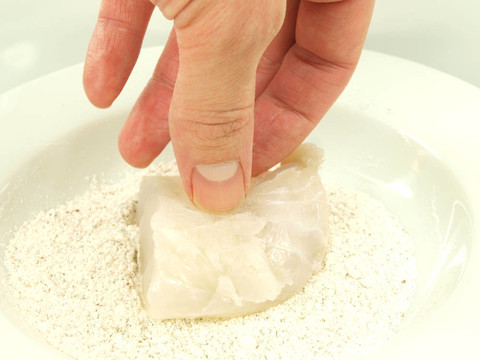 白魚片添加調(diào)味料