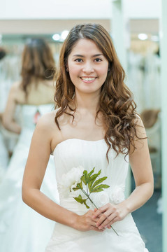 穿婚紗的亞洲女人