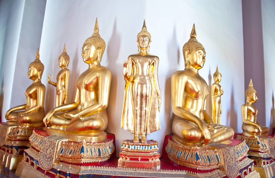 Golden Buddha的雕像