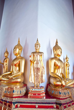 Golden Buddha的雕像