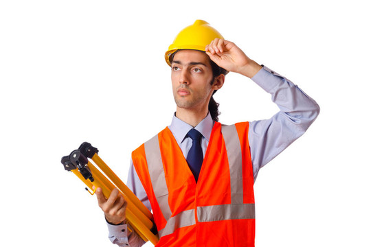 帶帽的年輕建筑工人