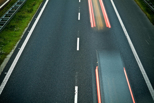公路交通；速度與模糊運動