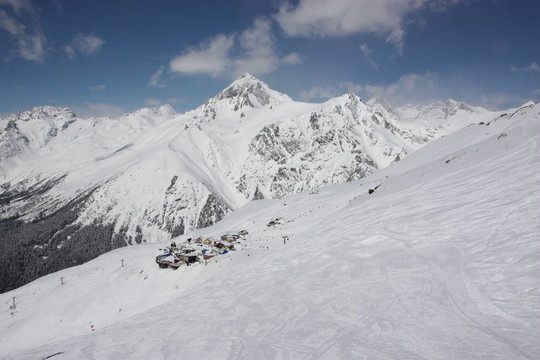 高山；冬季；晴天