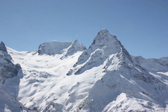 高山；冬季；晴天