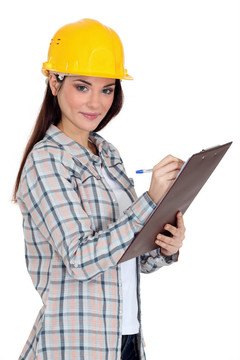 女建筑工人在寫字板上寫字。