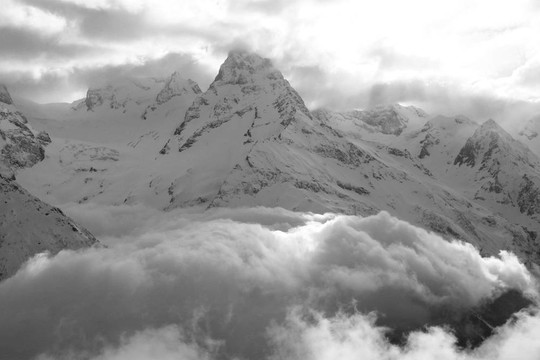 高山；冬季；晴天
