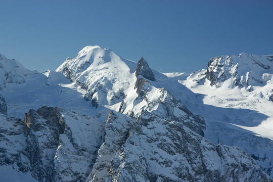 高山；冬季；晴天