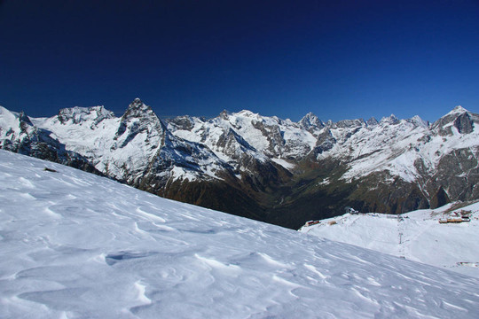 高山；冬季；晴天