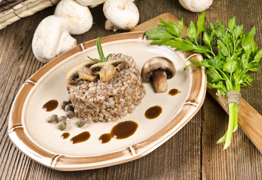 堅(jiān)果冰激凌和蘑菇蕎麥
