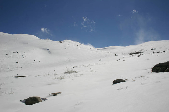 高山；冬季；晴天
