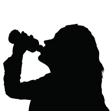 女孩飲用水從瓶子黑色剪影