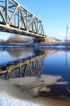 小河流鐵路橋