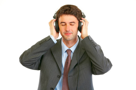 快樂男士西裝聽音樂耳機(jī)