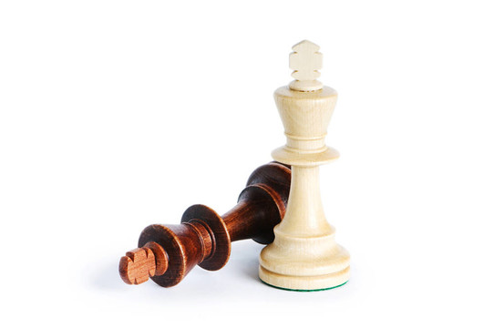 白色背景下的棋盤圖