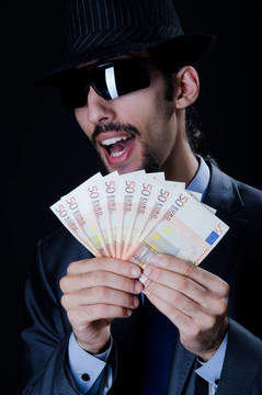 人與counterfeir錢