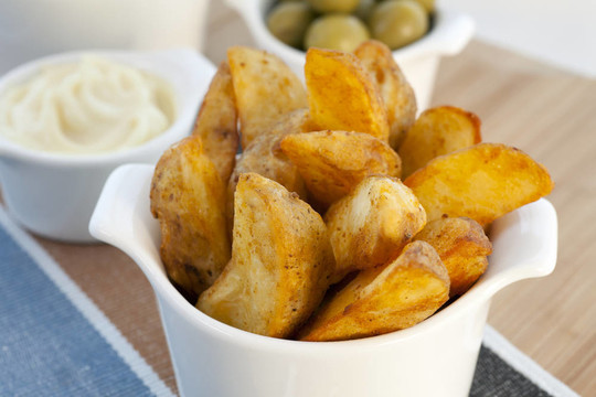 西班牙；Patatas Bravas