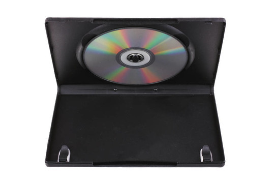 在白色背景上分離的DVD盒中的磁盤