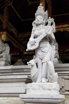 石像在圣泉寺寺；巴厘；印度尼西亞